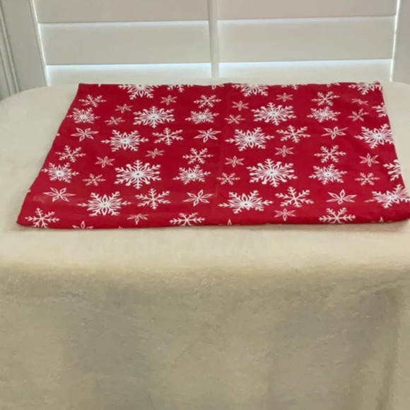 Table Runner - Picture 1 of 3